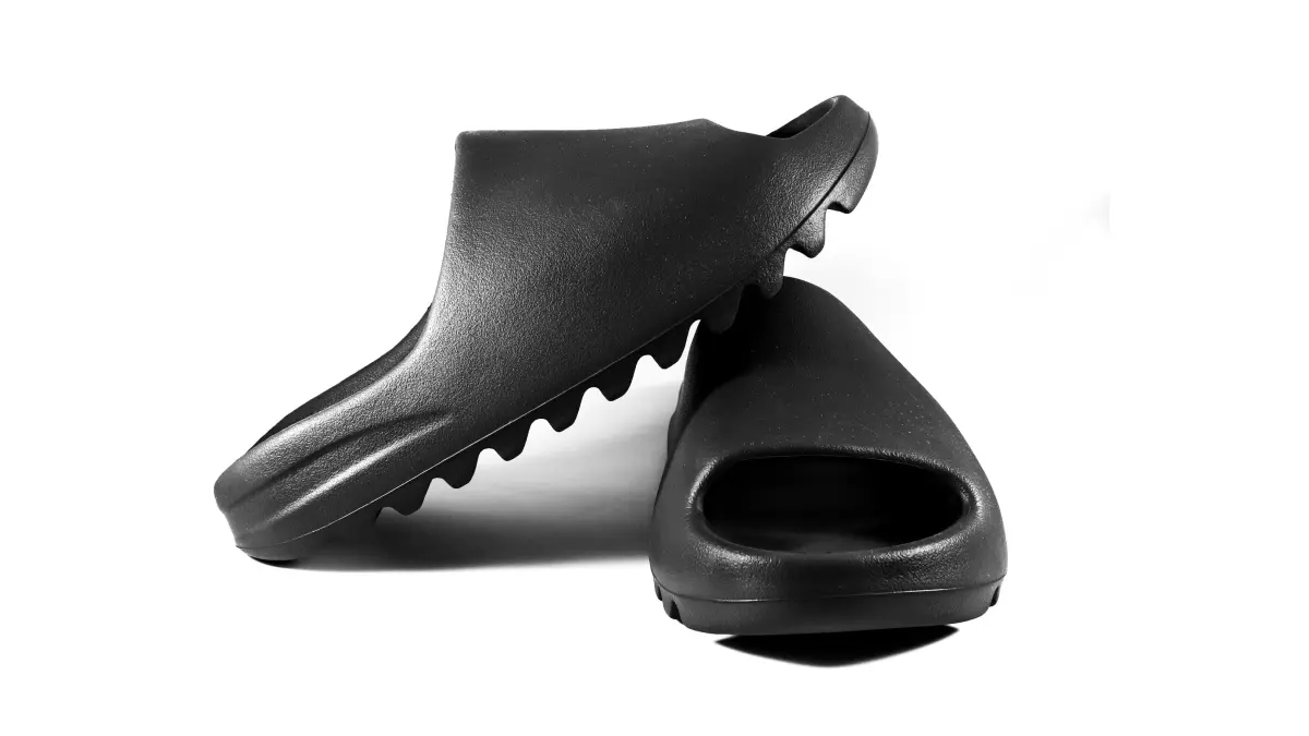 Black Slippers: The Perfect Blend of Style and Casual Comfort