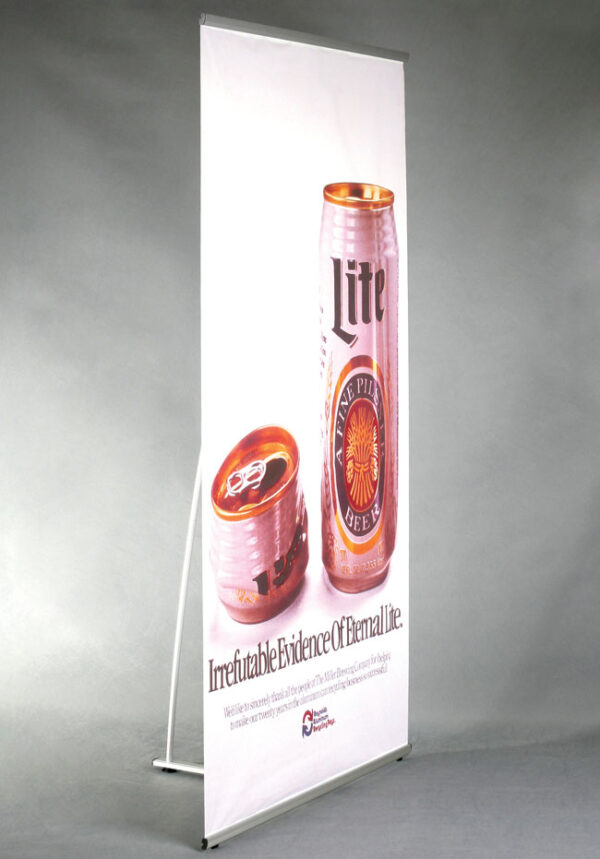 Stand tipo L en aluminio 90x215 cms.